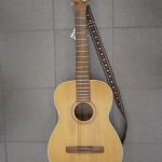 719 8605 Gitarr